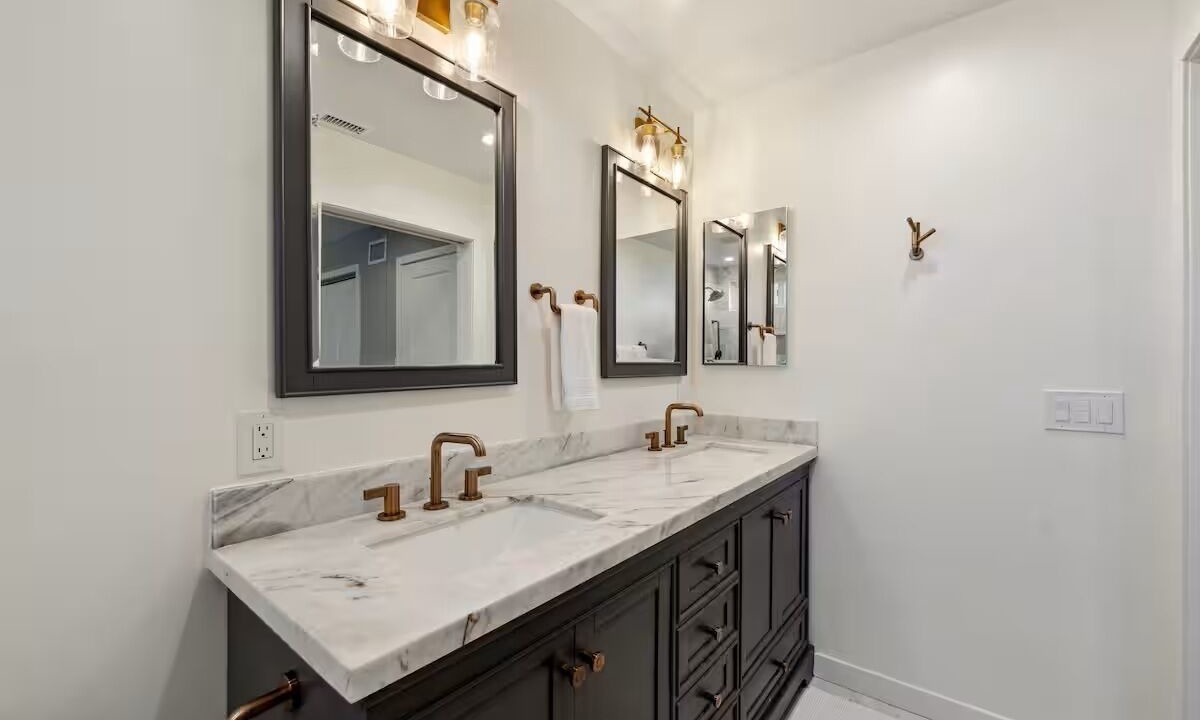 Photo of Bathroom in Thousand Oaks