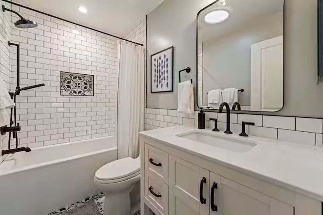 Photo of Bathroom in Thousand Oaks