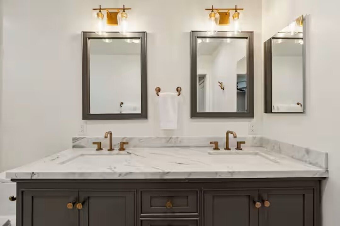 Photo of Bathroom in Thousand Oaks