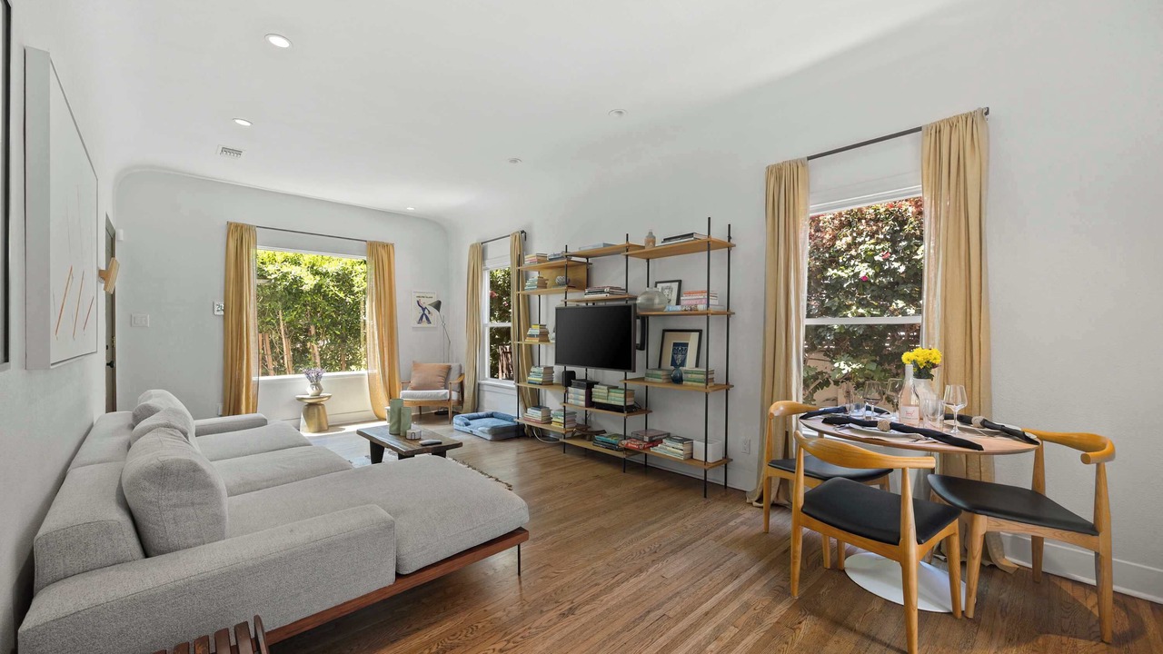 Photo of Livingroom in Melrose