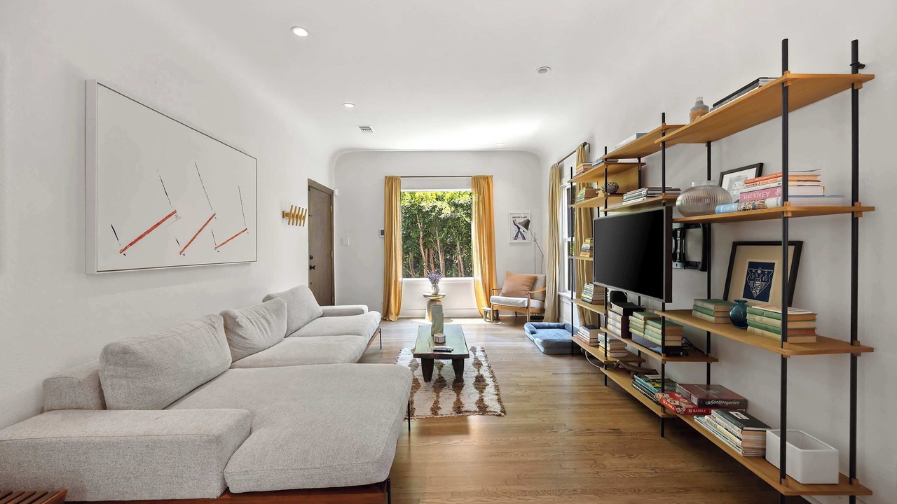 Photo of Livingroom in Melrose
