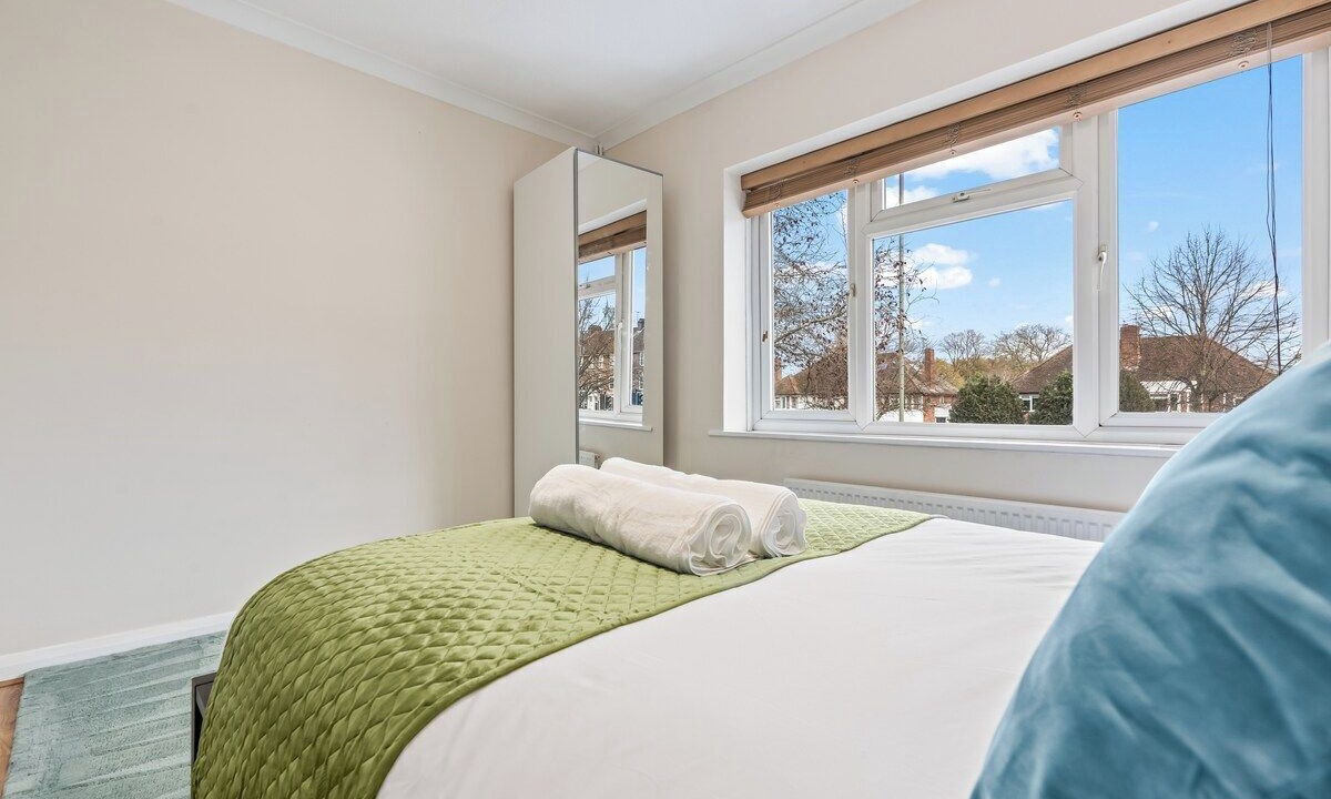 Photo of Bedroom in Thames Ditton
