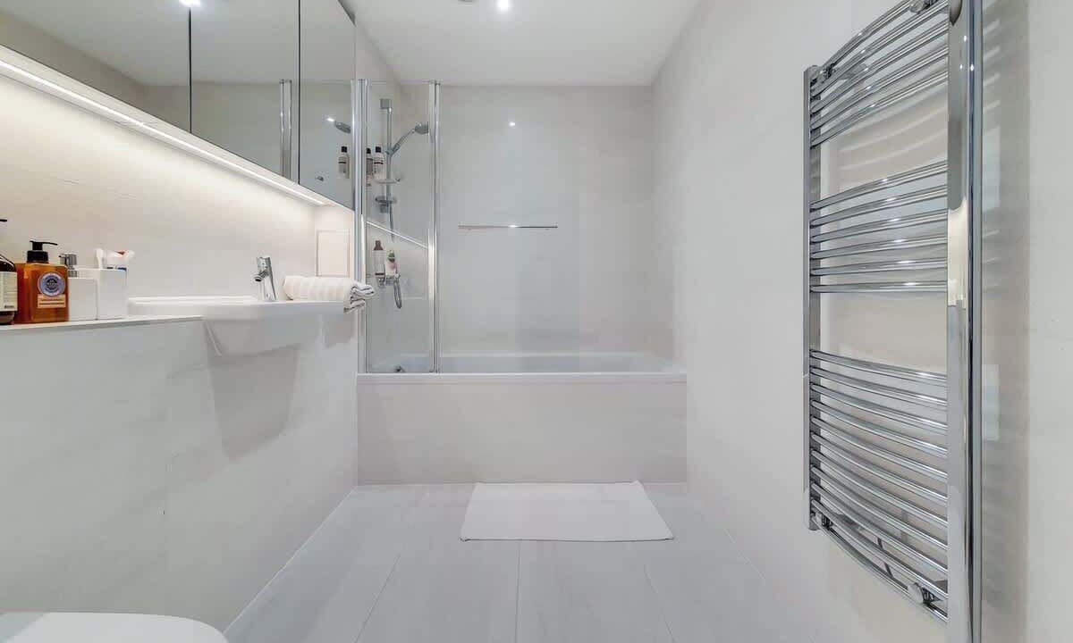Photo of Bathroom in Ravenscourt Park