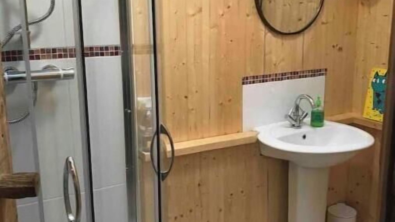 Photo of Bathroom in Fivelanes