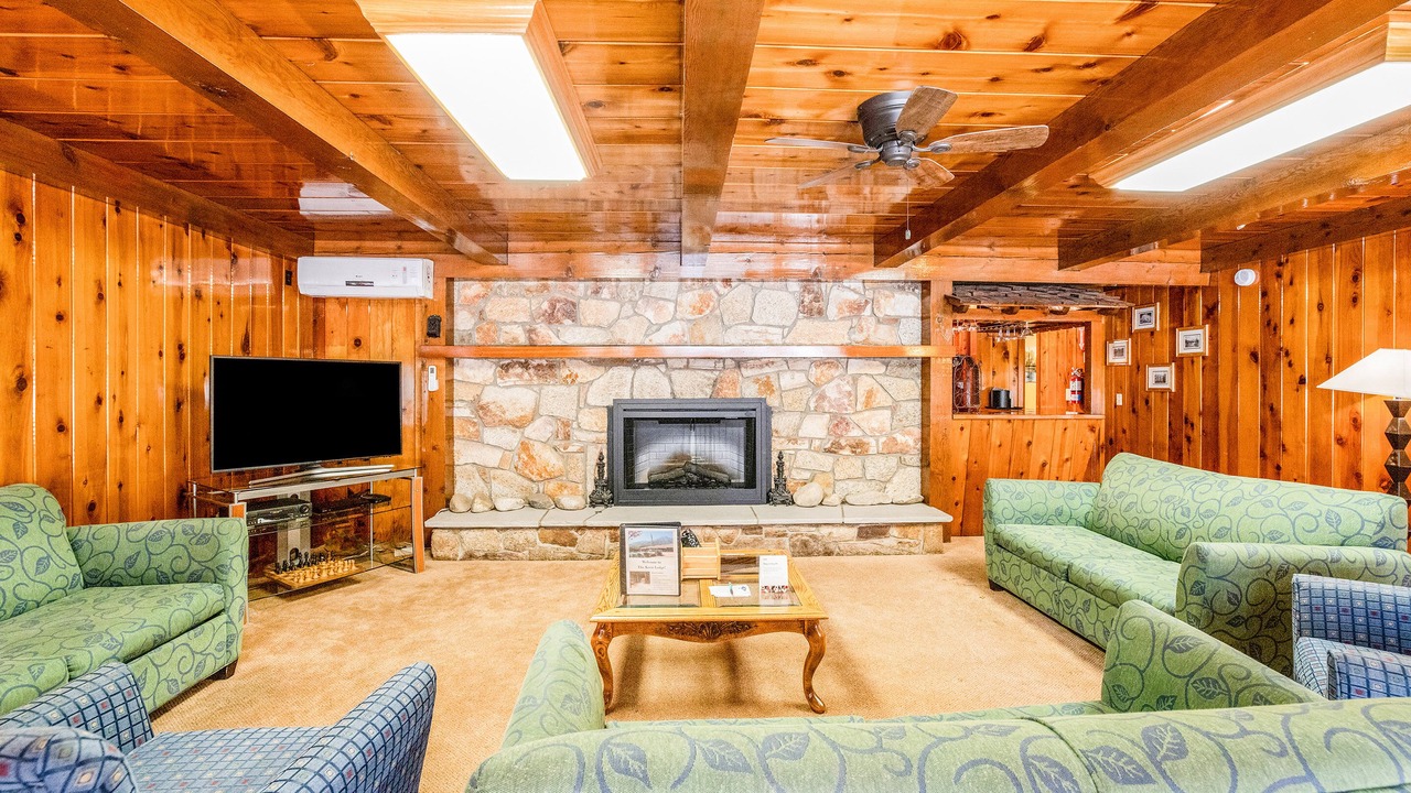 Photo of Livingroom in Kernville