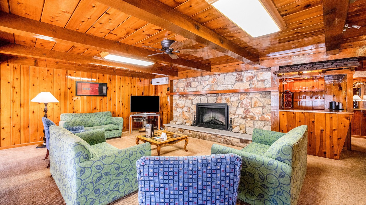 Photo of Livingroom in Kernville