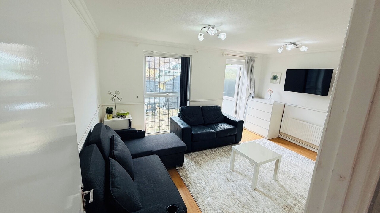 Photo of Livingroom in Surrey Docks