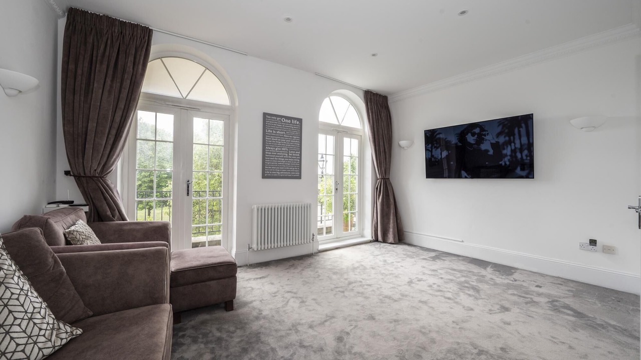 Photo of Livingroom in Surbiton