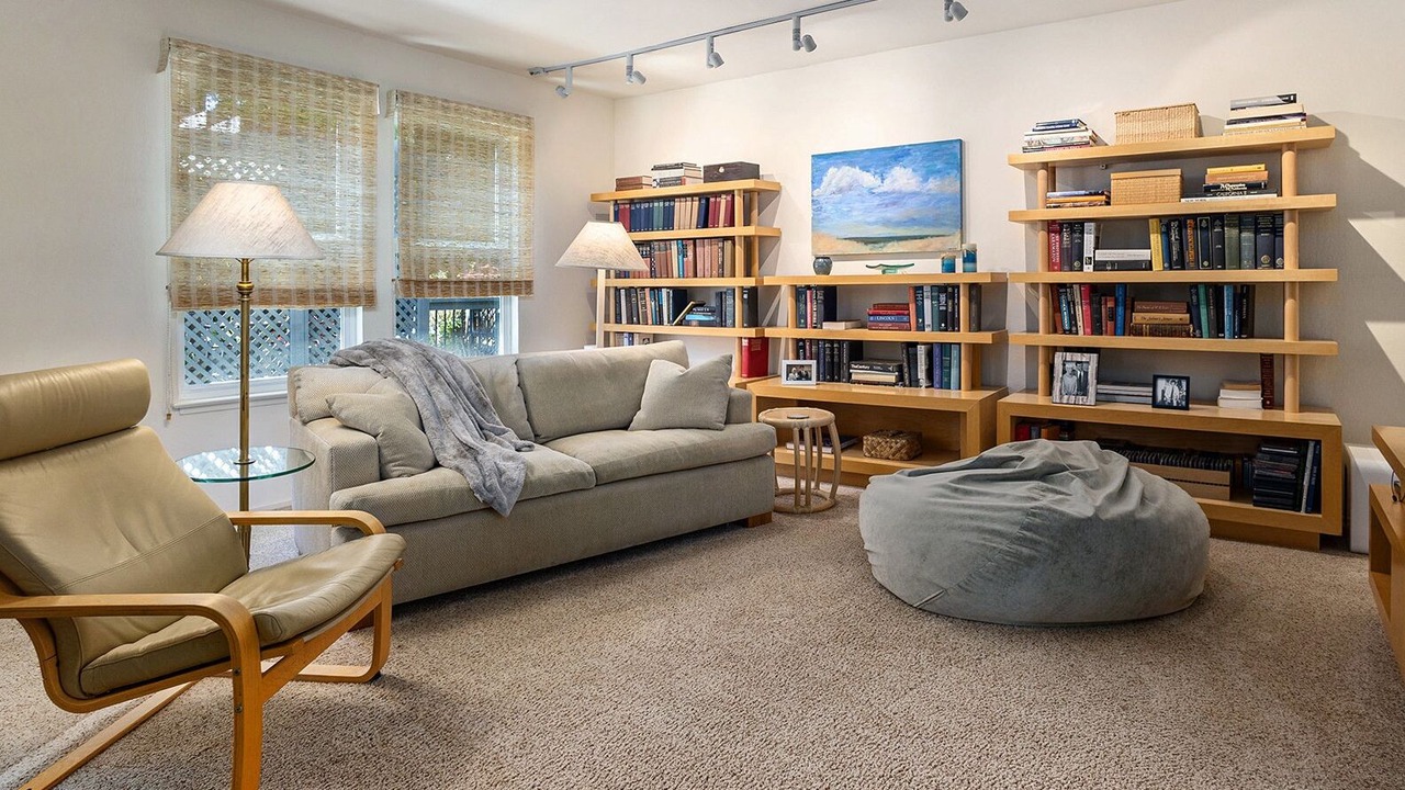 Photo of Livingroom in Shepherd Canyon