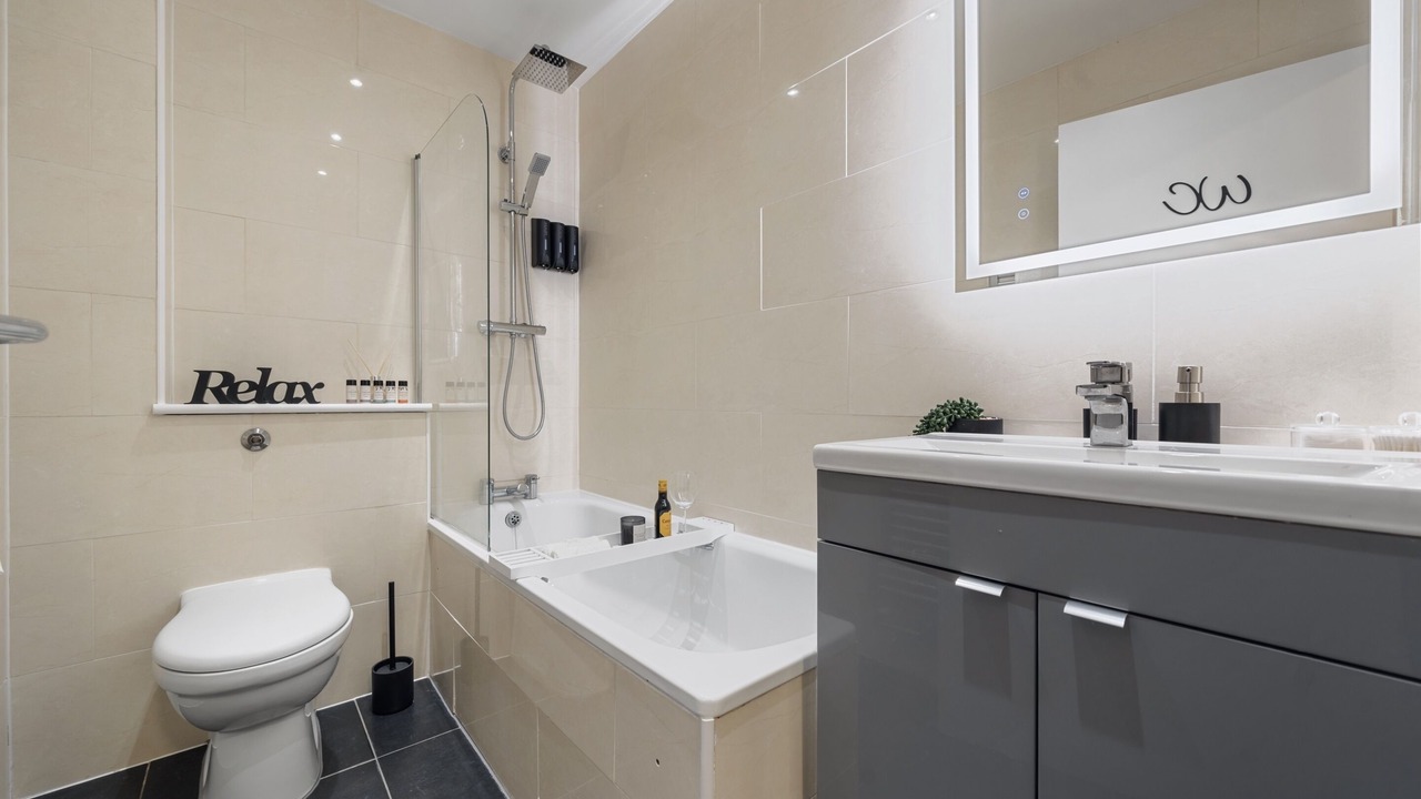 Photo of Bathroom in Canary Wharf