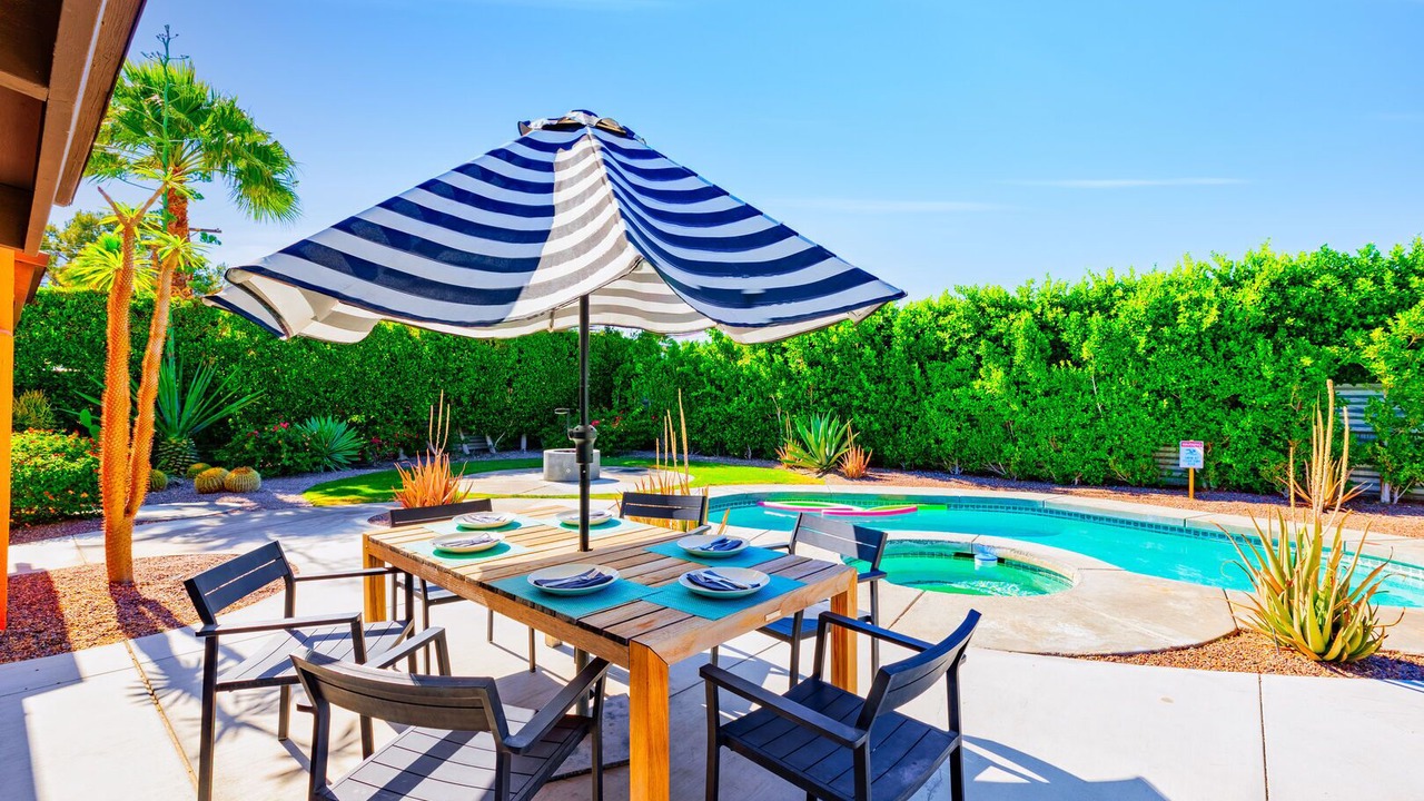 Photo of Outdoor in Racquet Club Estates