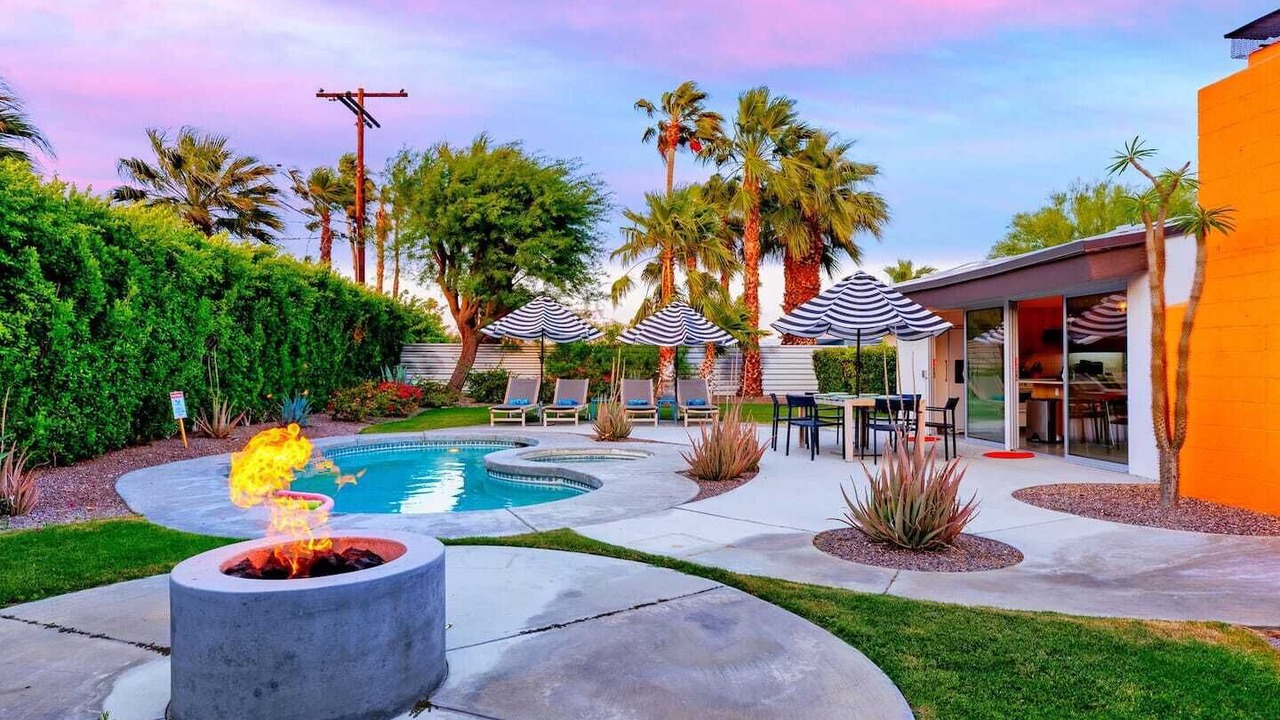 Photo of Outdoor in Racquet Club Estates