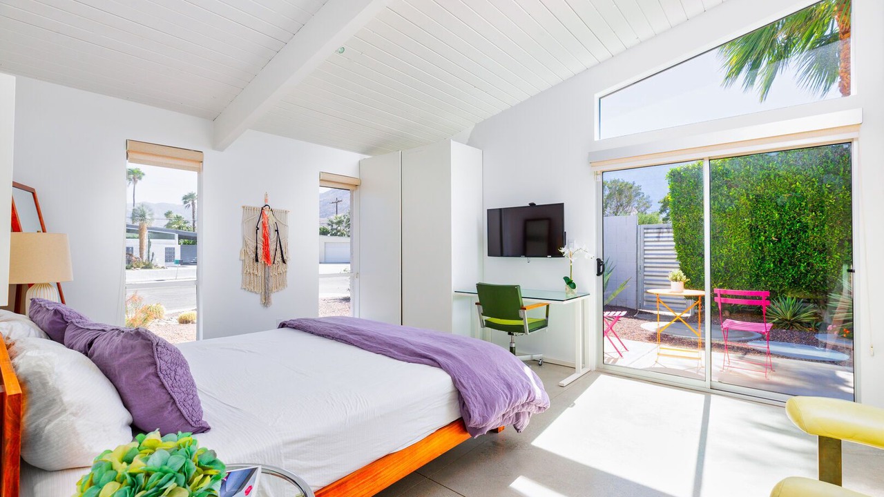 Photo of Bedroom in Racquet Club Estates