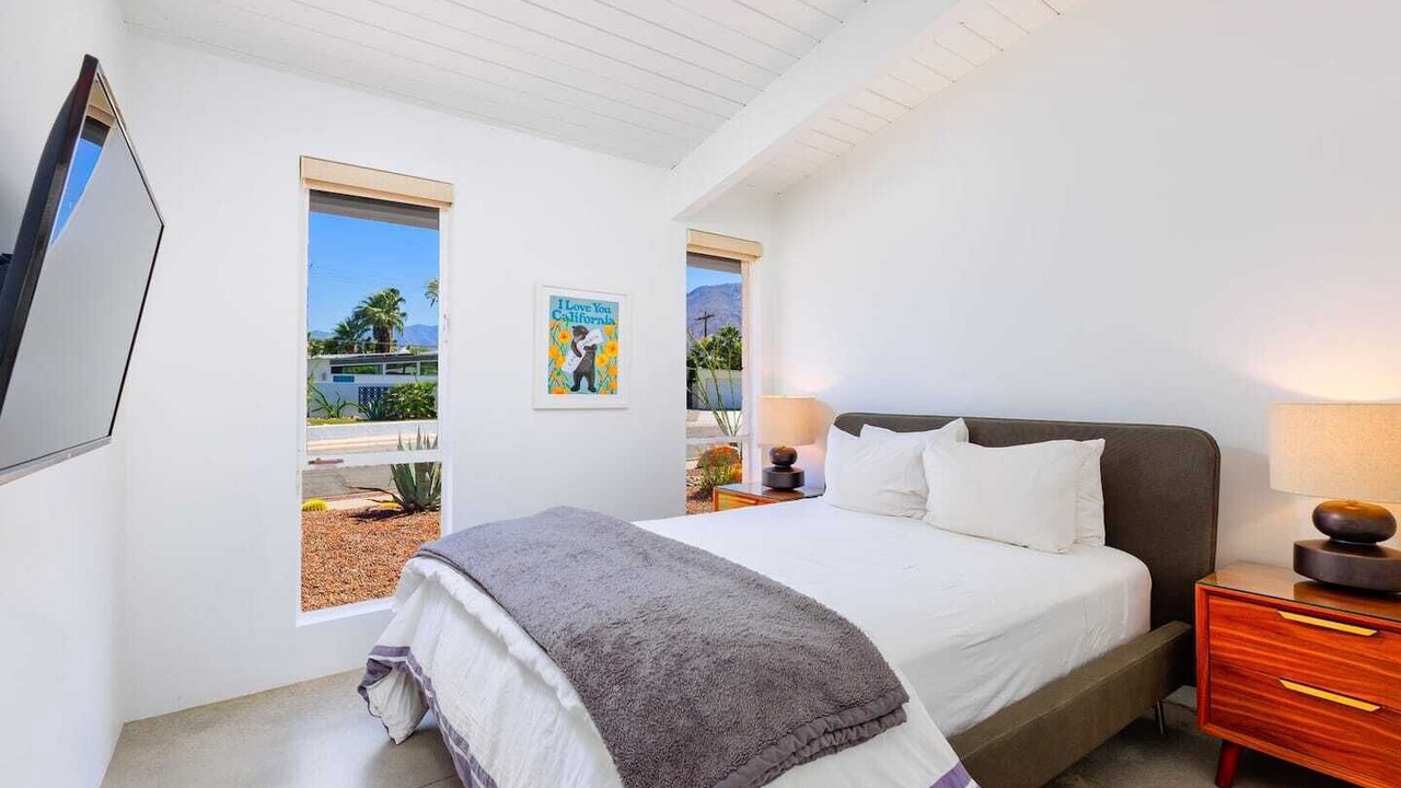Photo of Bedroom in Racquet Club Estates