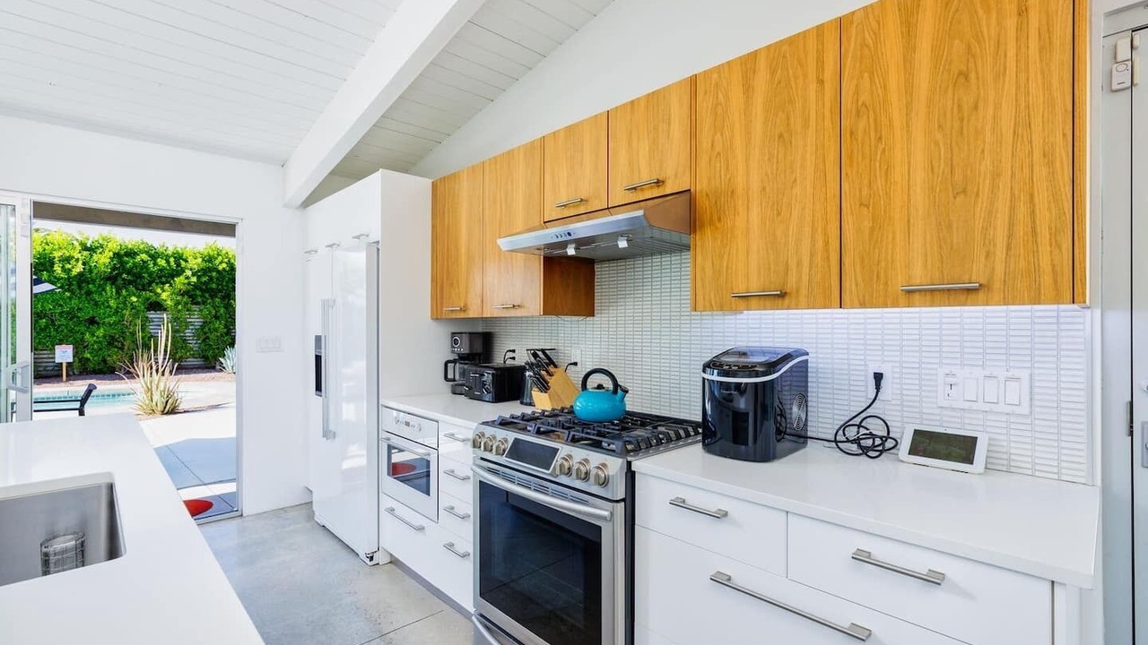 Photo of Kitchen in Racquet Club Estates