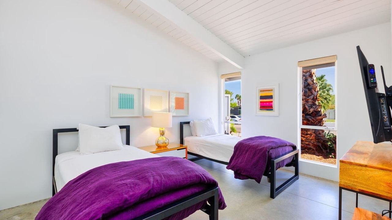 Photo of Bedroom in Racquet Club Estates