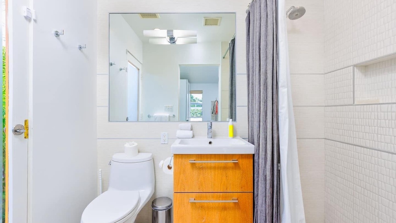Photo of Bathroom in Racquet Club Estates