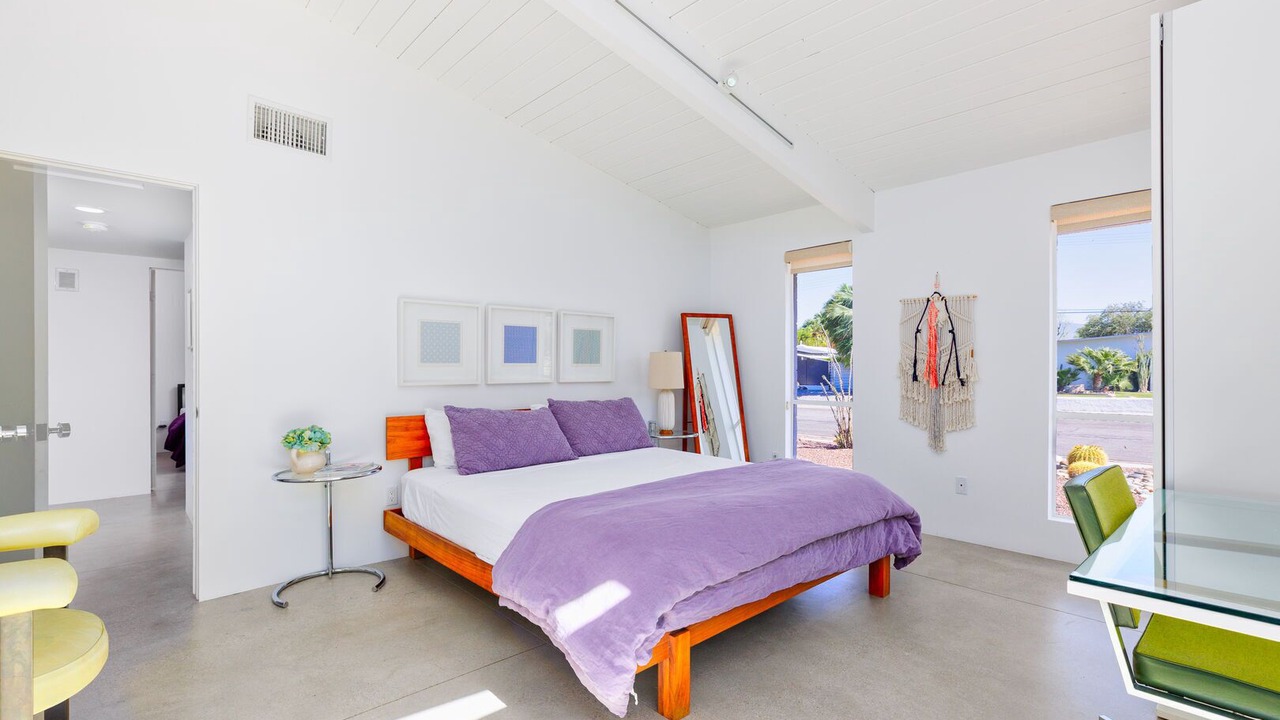 Photo of Bedroom in Racquet Club Estates