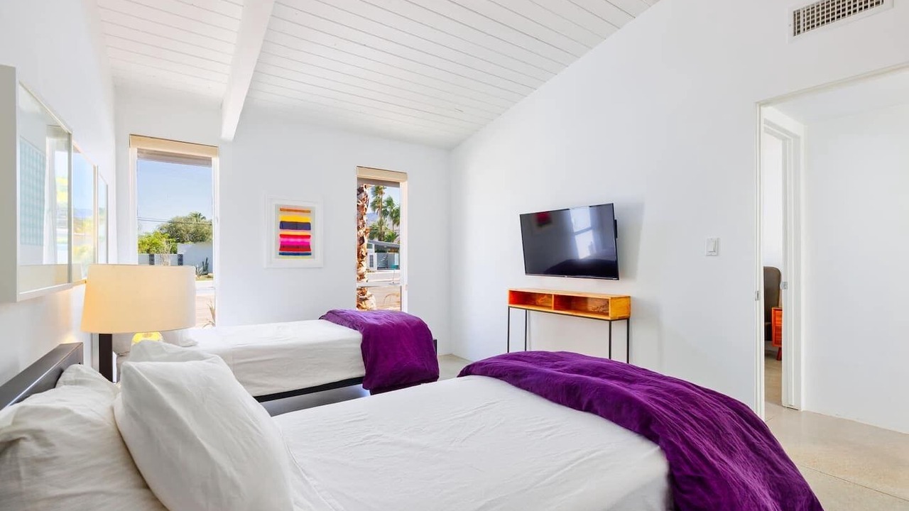 Photo of Bedroom in Racquet Club Estates