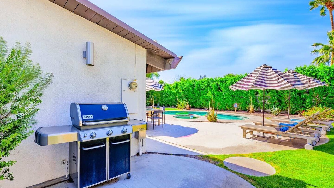 Photo of Patio Balcony in Racquet Club Estates