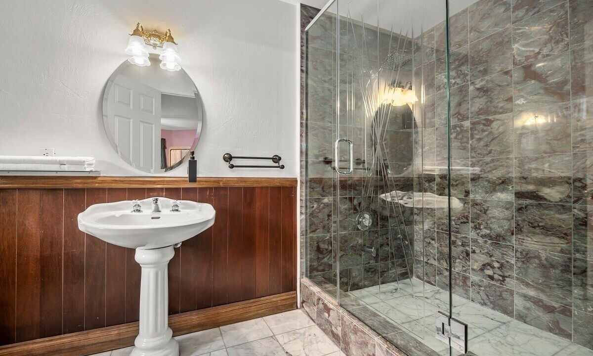Photo of Bathroom in Wrightwood