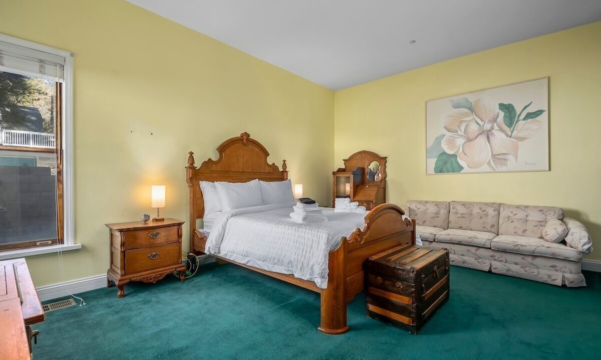 Photo of Bedroom in Wrightwood
