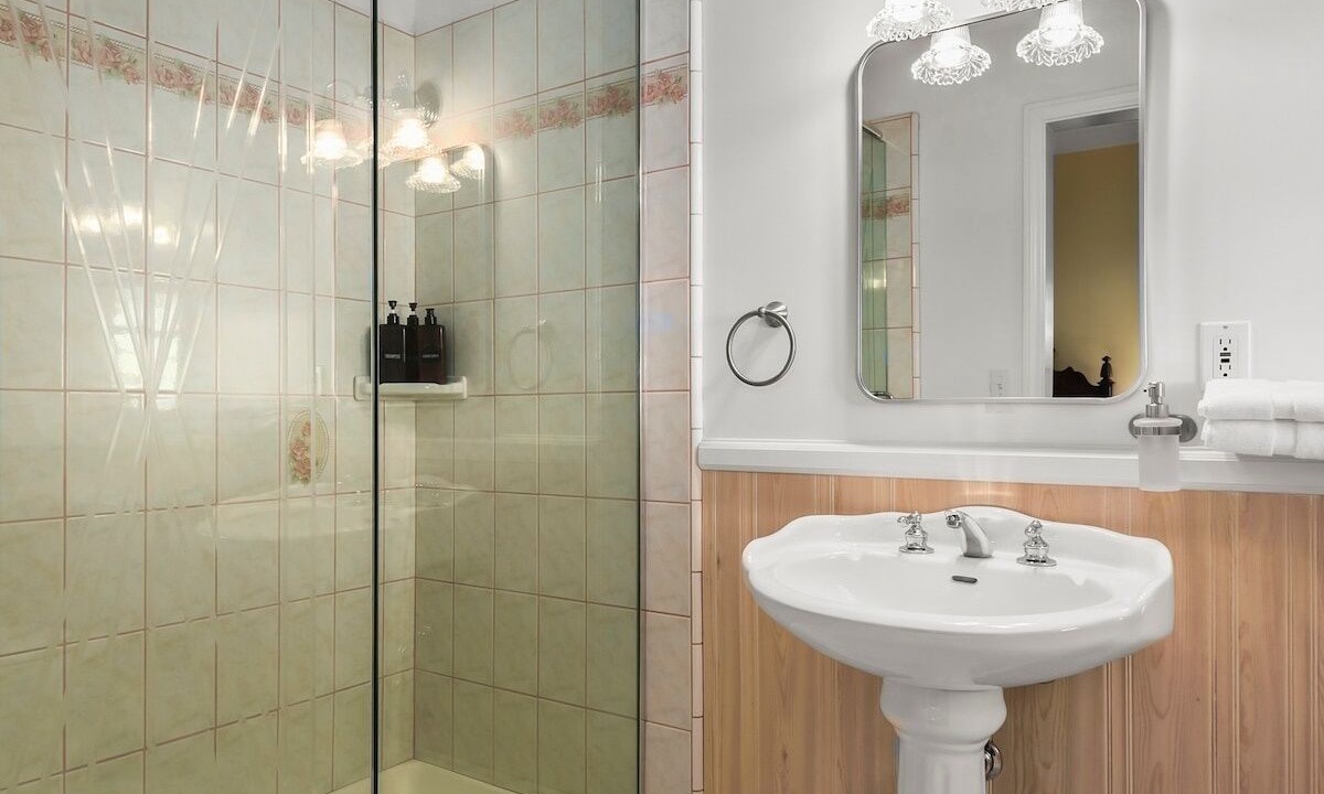 Photo of Bathroom in Wrightwood