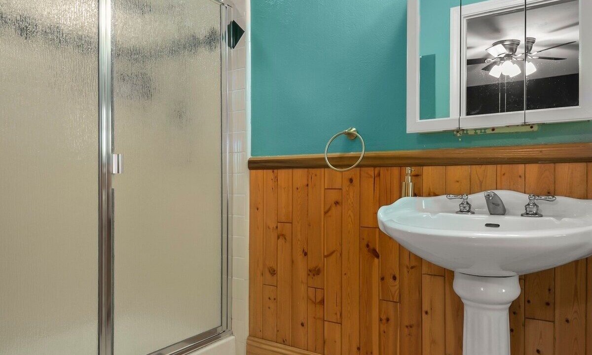 Photo of Bathroom in Wrightwood