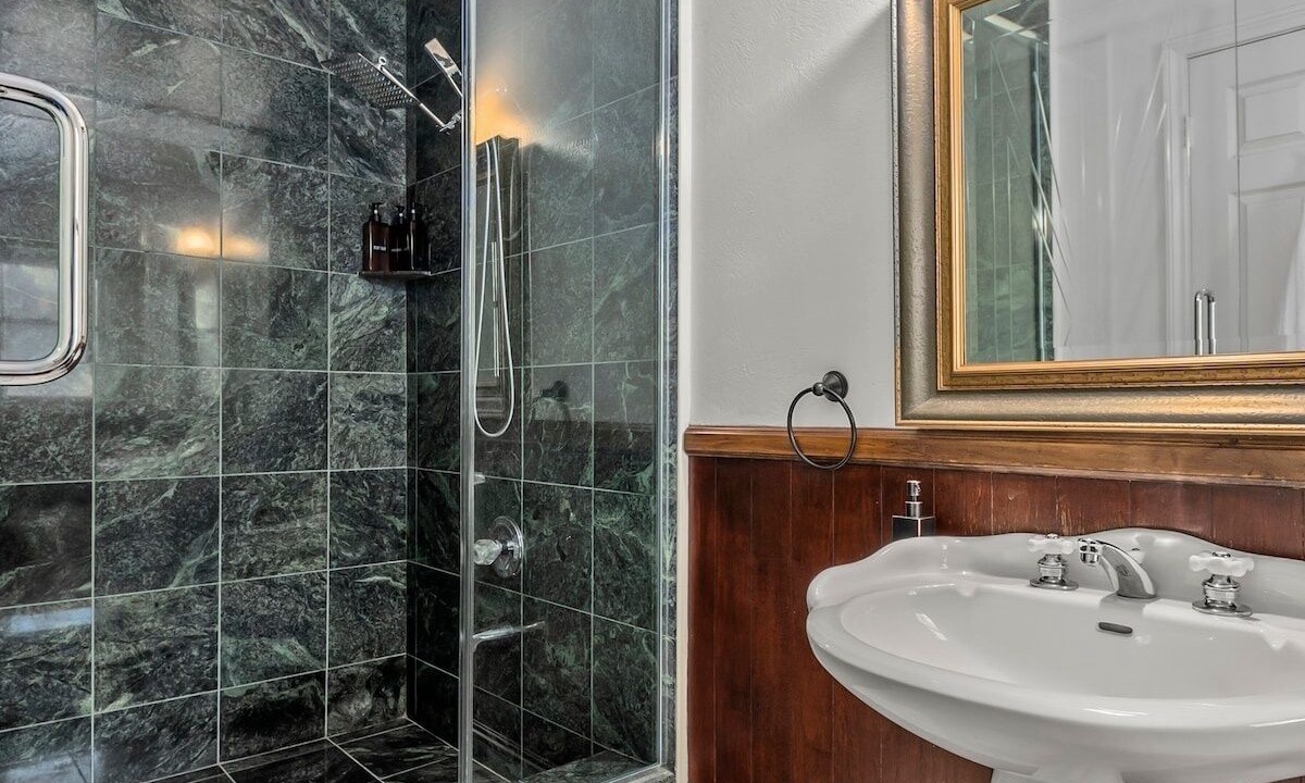 Photo of Bathroom in Wrightwood