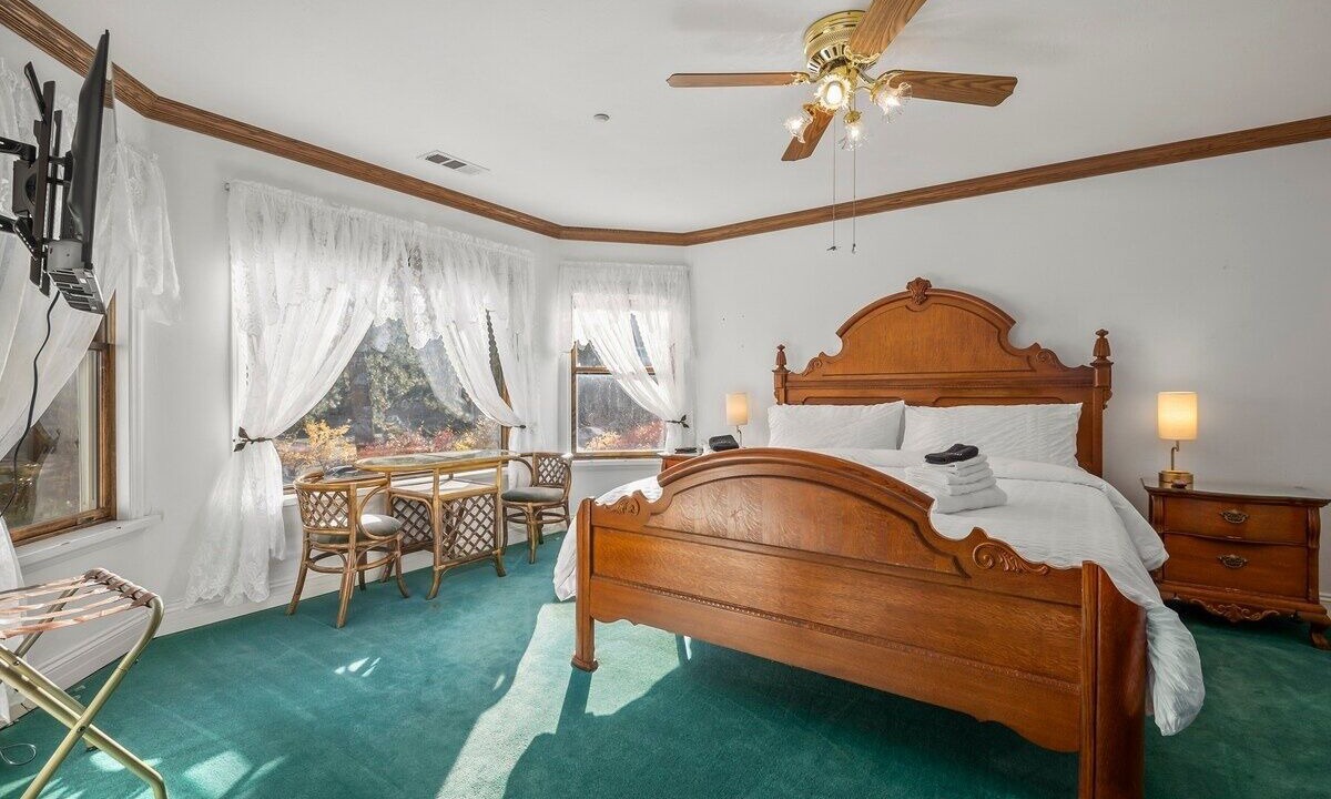 Photo of Bedroom in Wrightwood