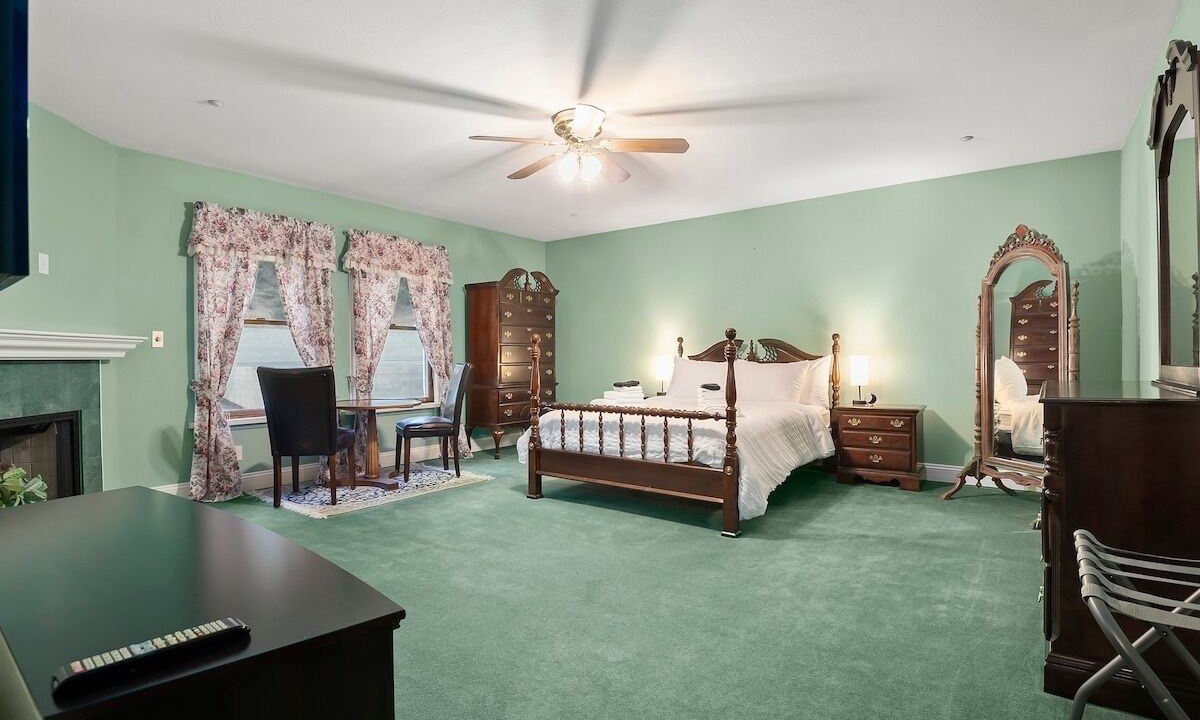 Photo of Bedroom in Wrightwood