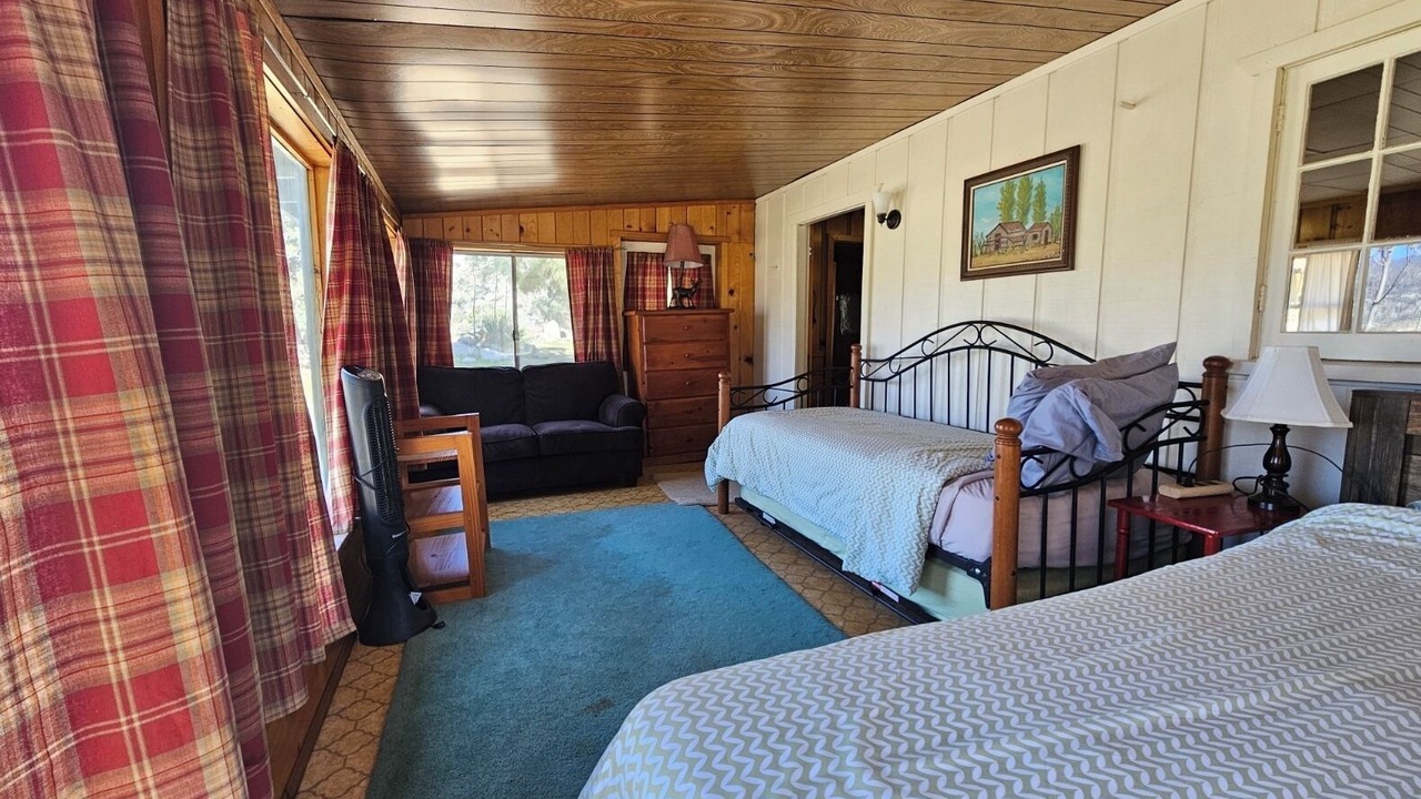 Photo of Bedroom in Lake Isabella
