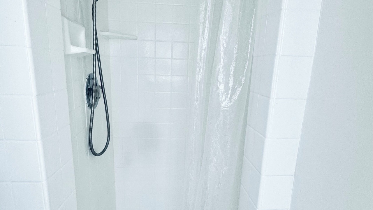 Photo of Bathroom in Raisin