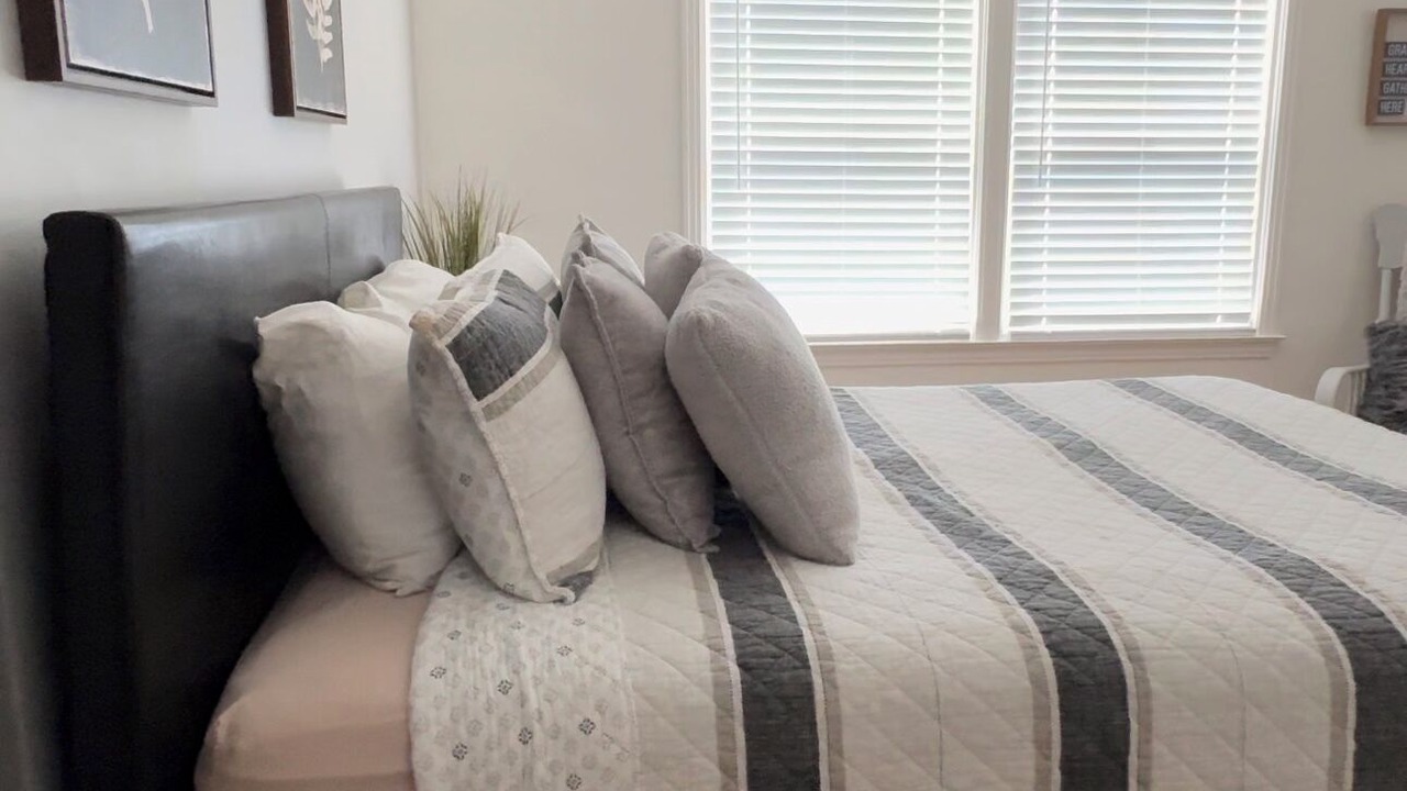 Photo of Bedroom in Raisin