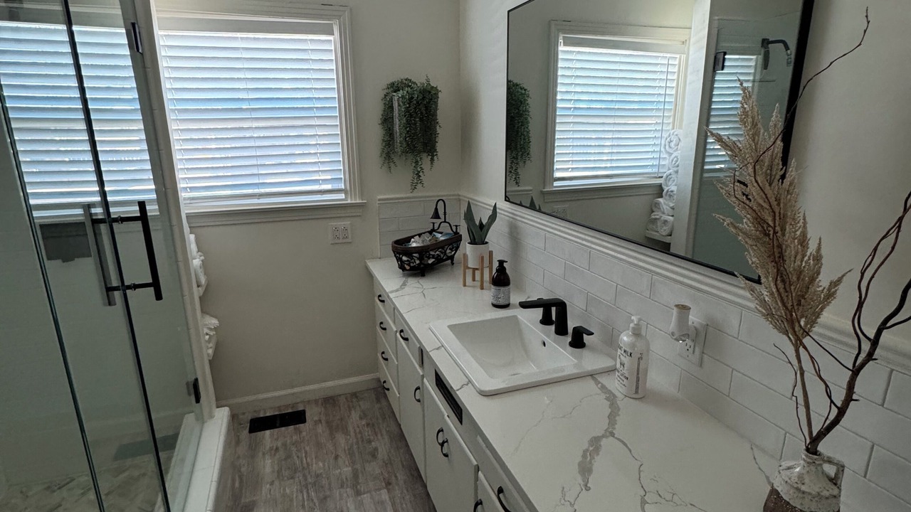 Photo of Bathroom in Raisin