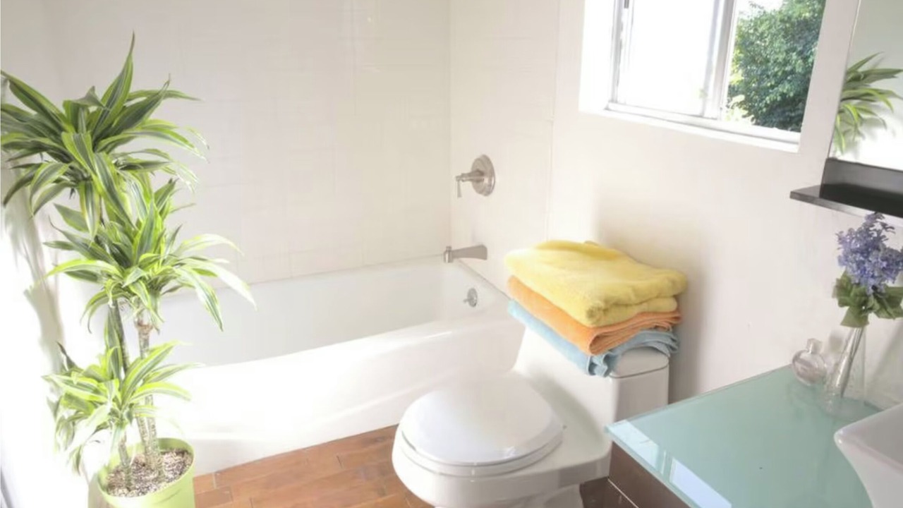 Photo of Bathroom in Mar Vista