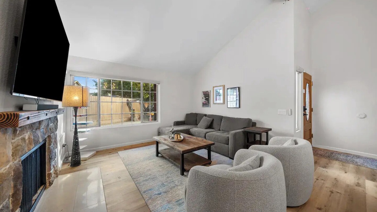 Photo of Livingroom in Mira Mesa