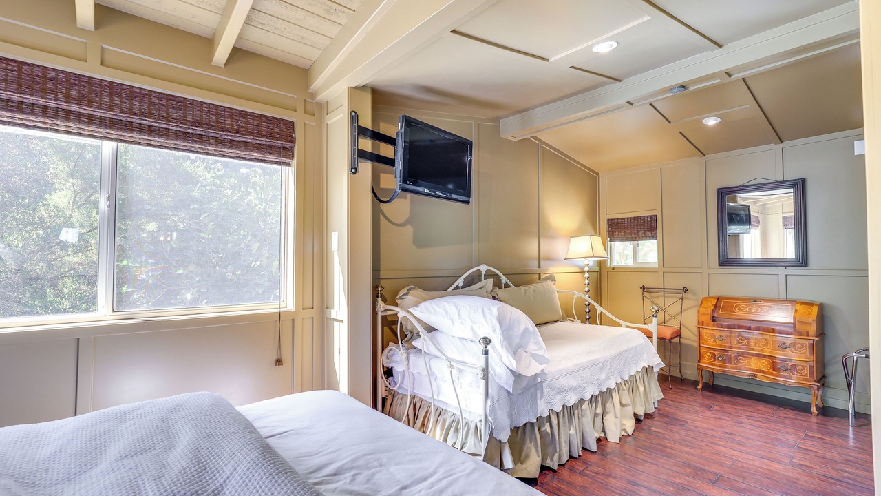 Photo of Bedroom in Valley Center