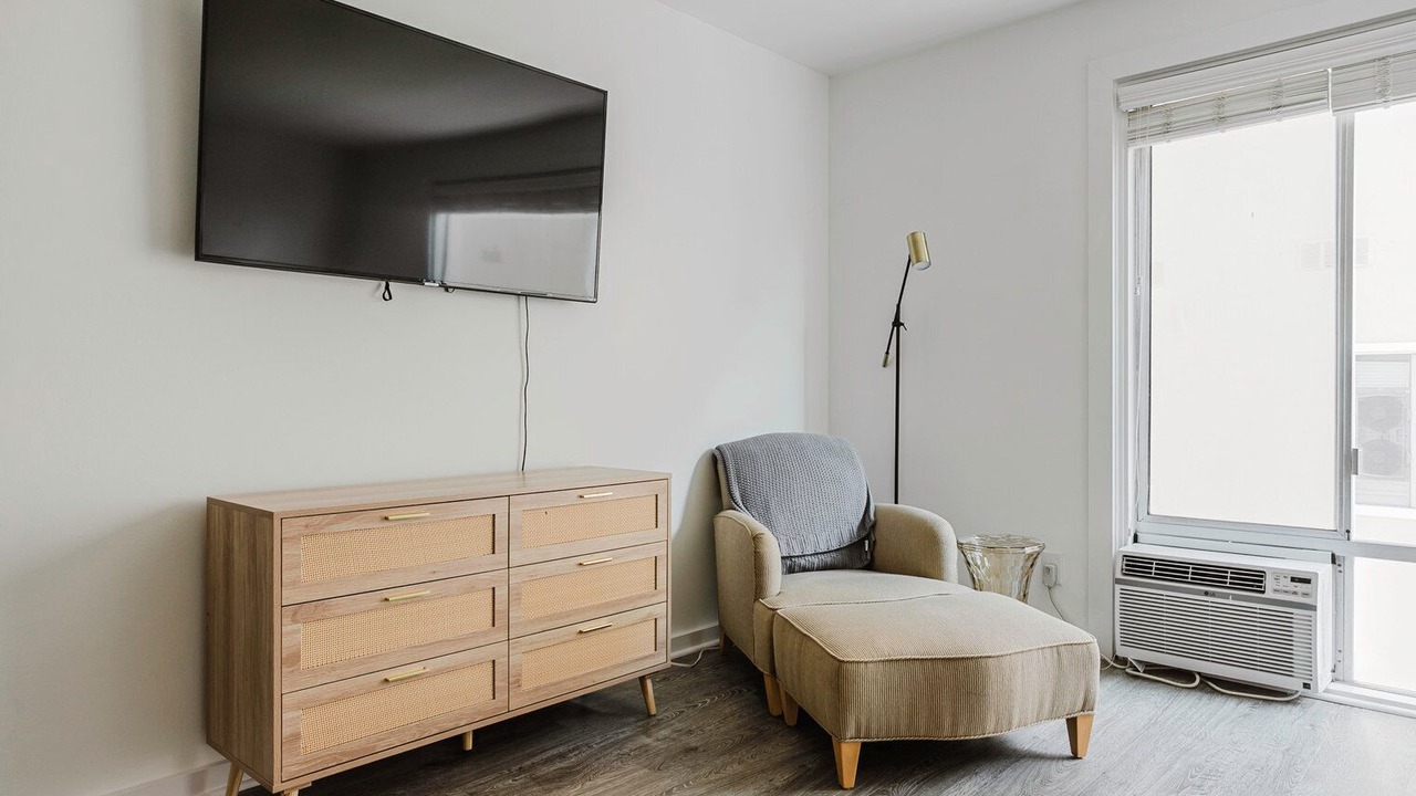 Photo of Livingroom in Miracle Mile