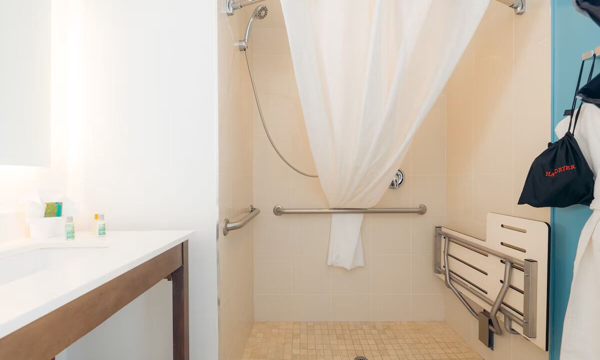 Photo of Bathroom in Harbor