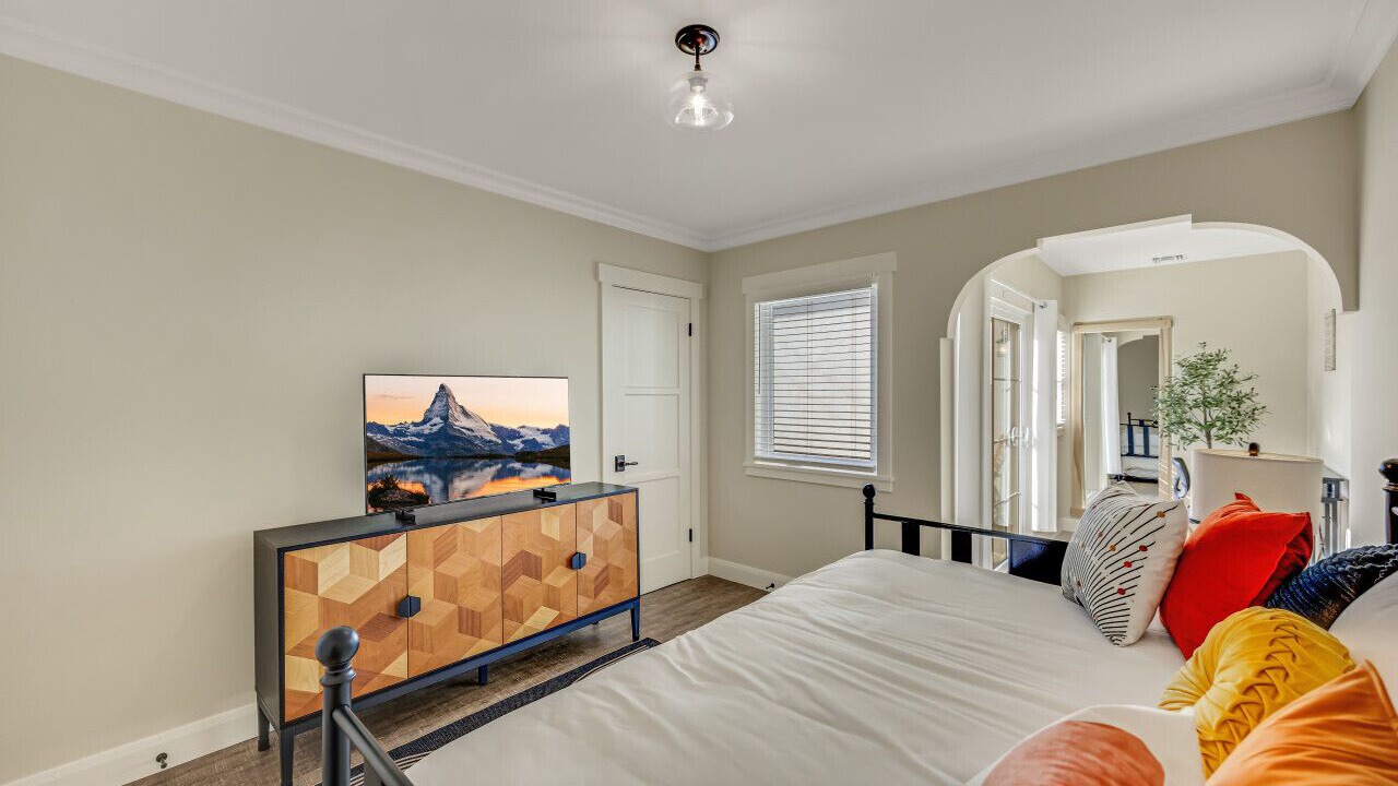 Photo of Bedroom in Altadena