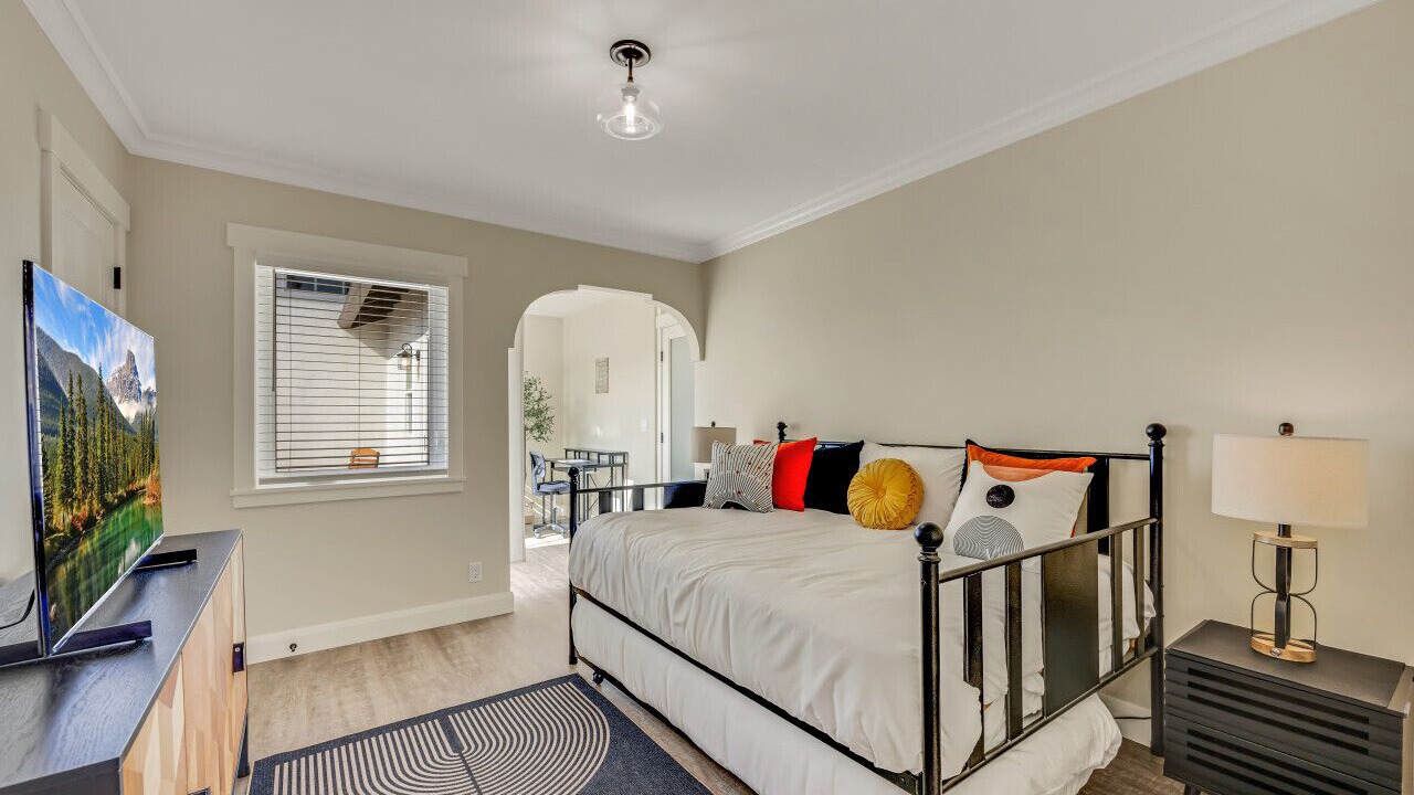 Photo of Bedroom in Altadena