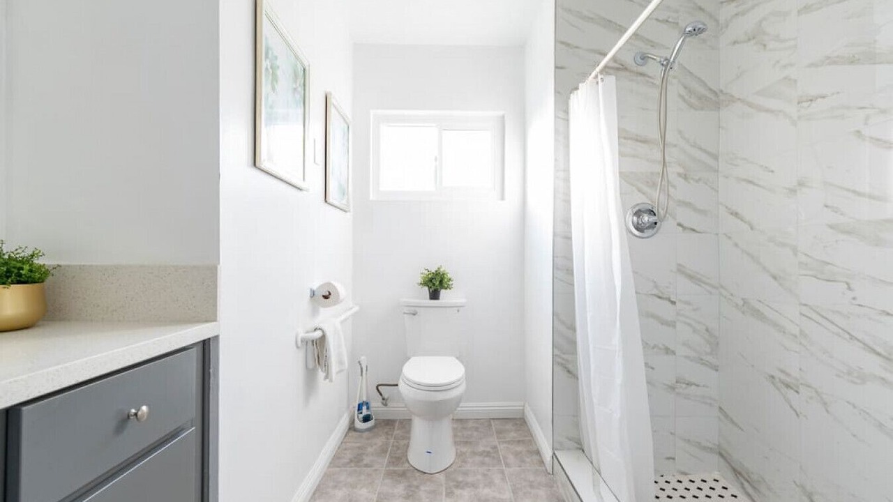 Photo of Bathroom in Del Aire