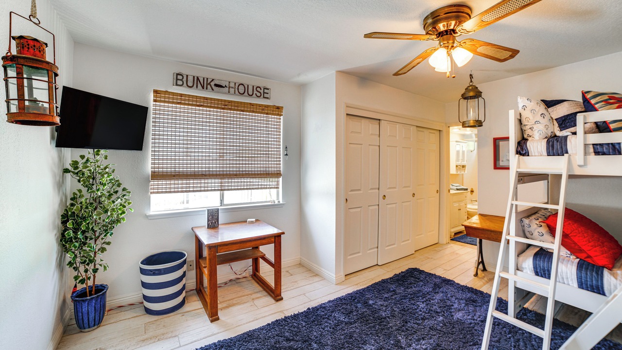 Photo of Bedroom in Estates at Canyon Crest