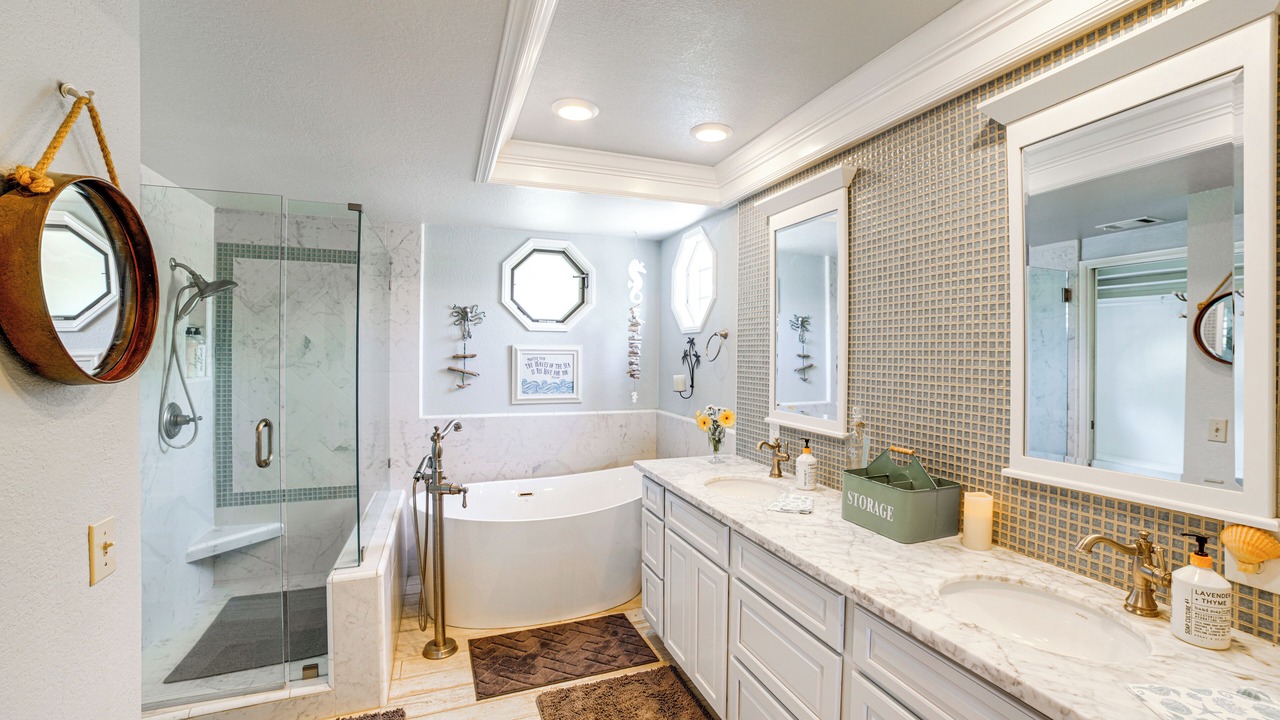 Photo of Bathroom in Estates at Canyon Crest