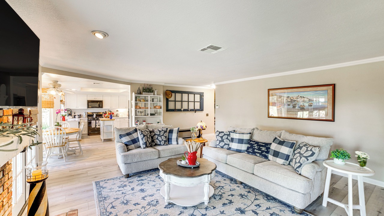 Photo of Livingroom in Estates at Canyon Crest