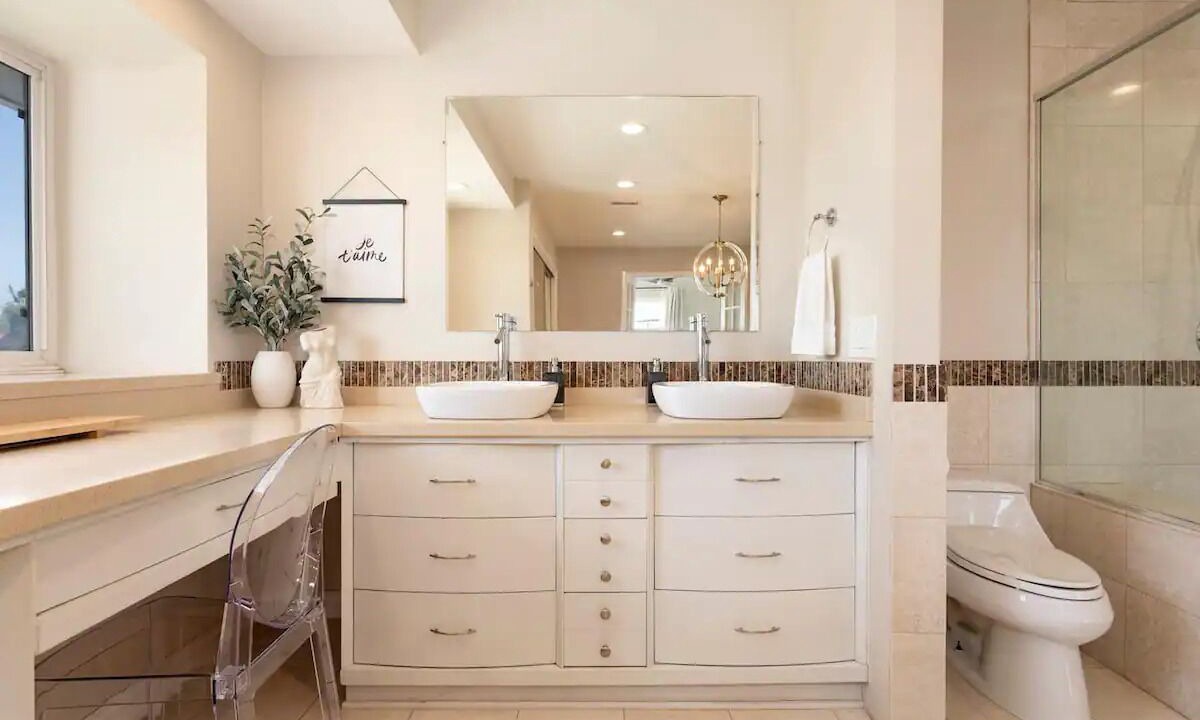 Photo of Bathroom in Ladera Heights