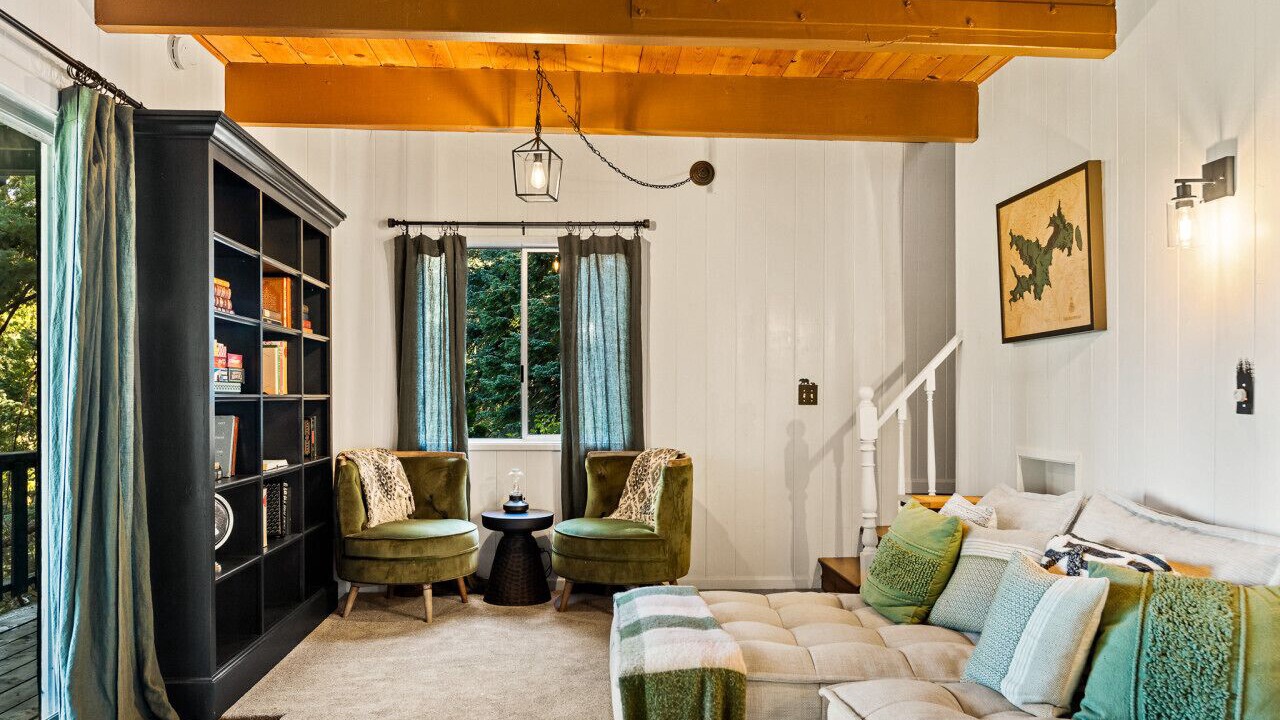 Photo of Livingroom in Arrowhead Villas