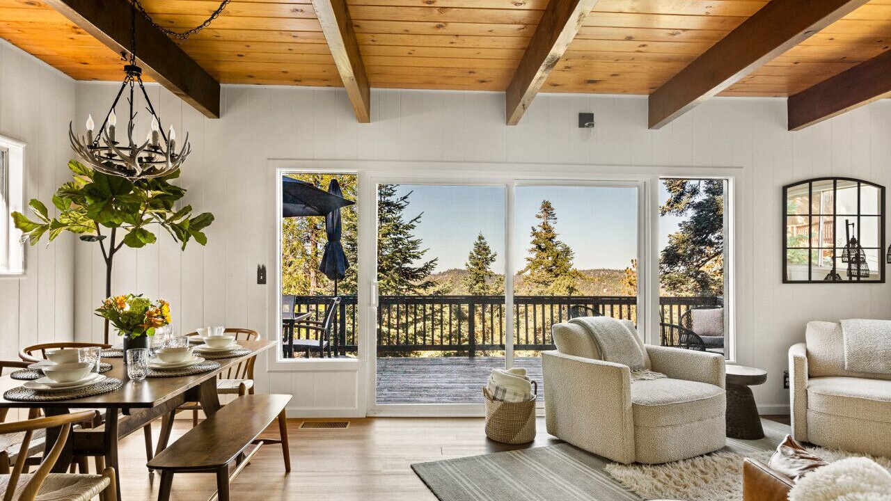 Photo of Livingroom in Arrowhead Villas