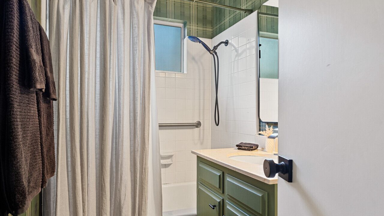 Photo of Bathroom in Arrowhead Villas